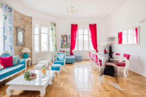 Amazing View Designer Home w/Sauna 3min to Opera